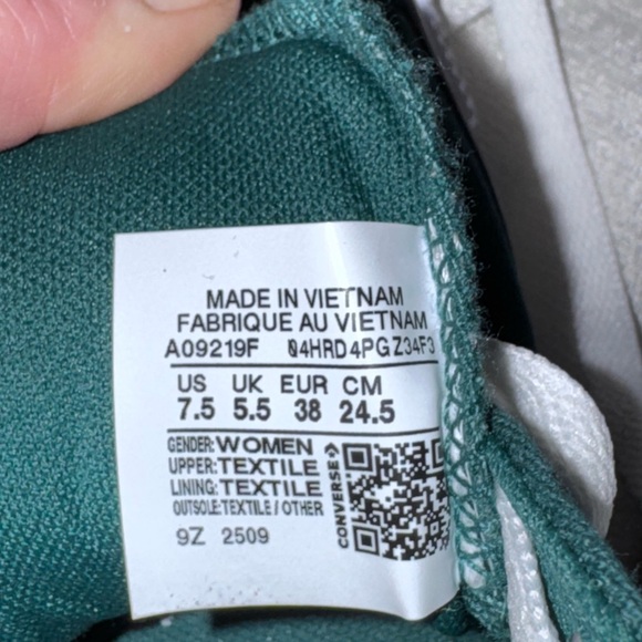 Converse Chuck Taylor All Star
Madison Mid Sneaker- Dragon Scale, size 7.5, NWOB - Picture 10 of 10